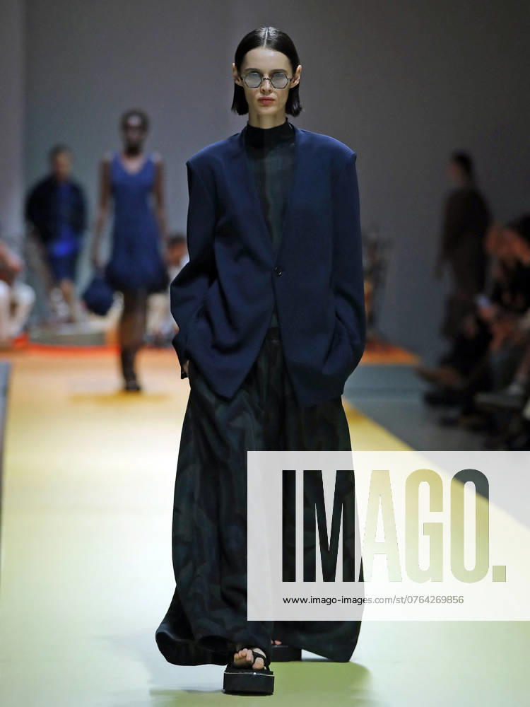 PFW - CFCL Runway A model walks the runway during the CFCL Womenswear Spring-Summer 2025 show as part of Paris Fashion Week on September 23, 2024 in Paris, France. Photo by Alain-Gil Gonzalez ABACAPRESS.COM Paris France