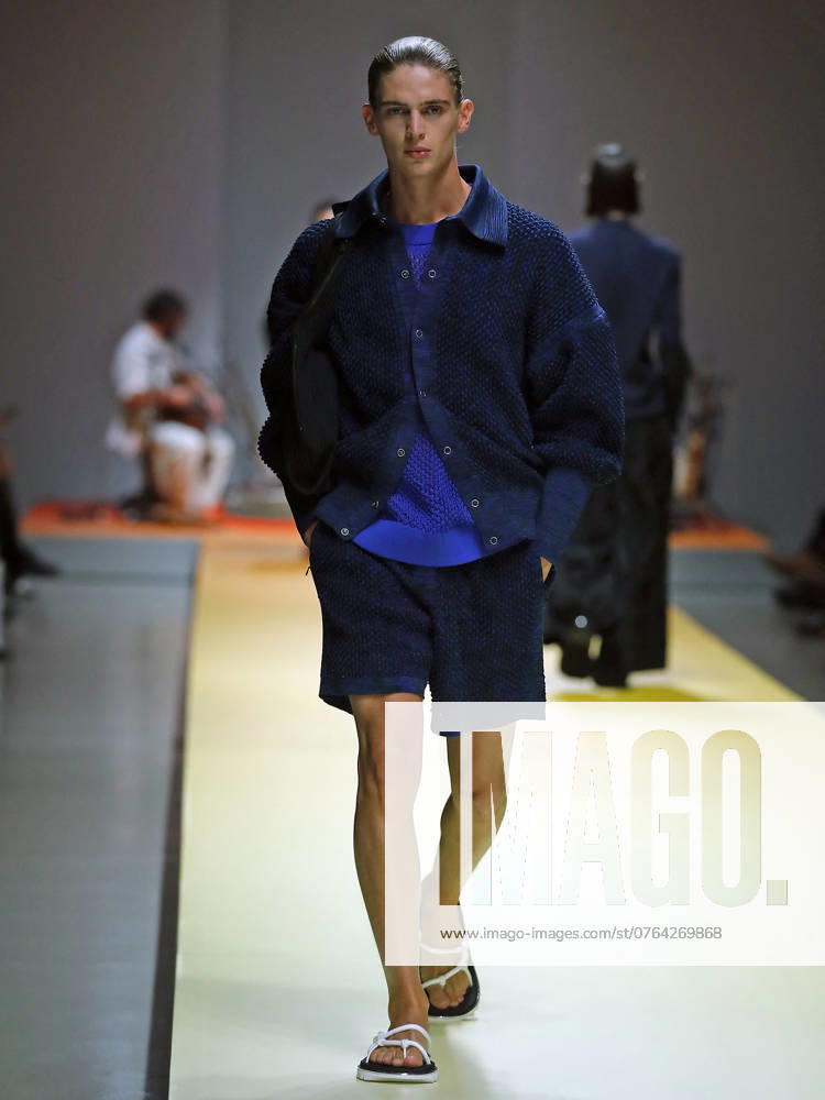 PFW - CFCL Runway A model walks the runway during the CFCL Womenswear Spring-Summer 2025 show as part of Paris Fashion Week on September 23, 2024 in Paris, France. Photo by Alain-Gil Gonzalez ABACAPRESS.COM Paris France