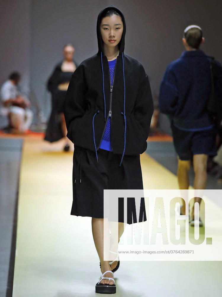 PFW - CFCL Runway A model walks the runway during the CFCL Womenswear Spring-Summer 2025 show as part of Paris Fashion Week on September 23, 2024 in Paris, France. Photo by Alain-Gil Gonzalez ABACAPRESS.COM Paris France