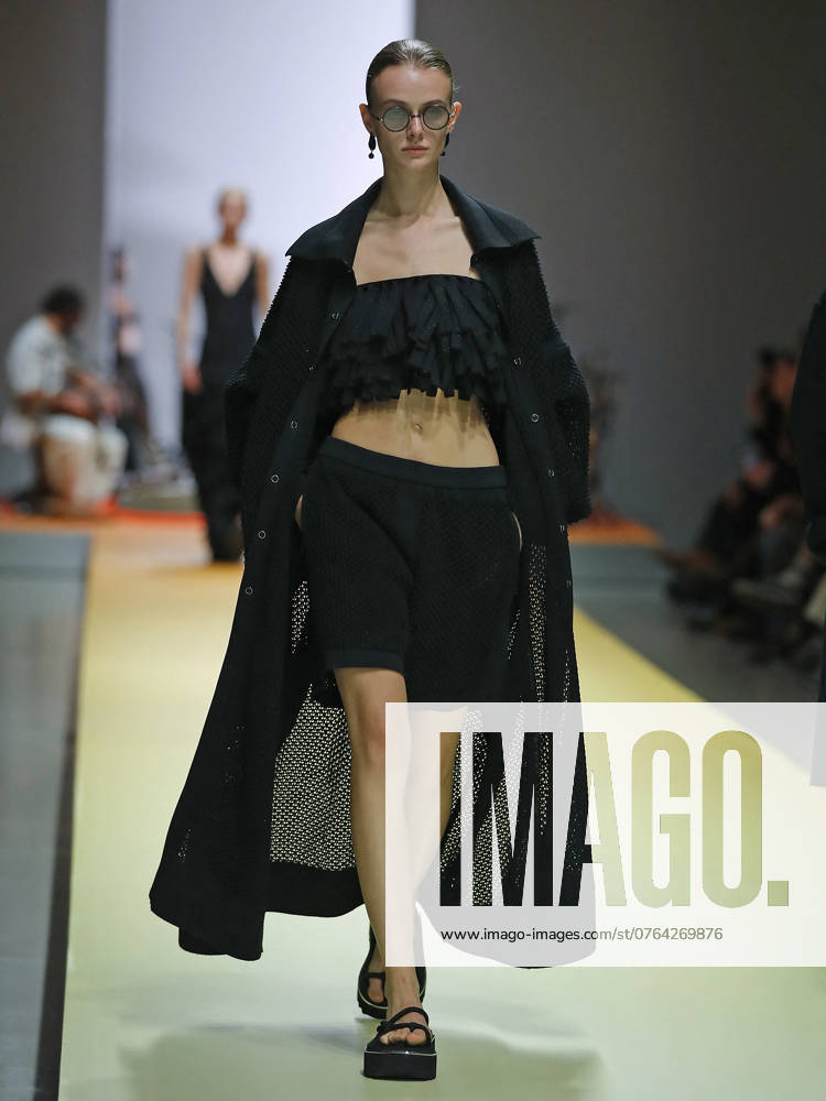 PFW - CFCL Runway A model walks the runway during the CFCL Womenswear Spring-Summer 2025 show as part of Paris Fashion Week on September 23, 2024 in Paris, France. Photo by Alain-Gil Gonzalez ABACAPRESS.COM Paris France