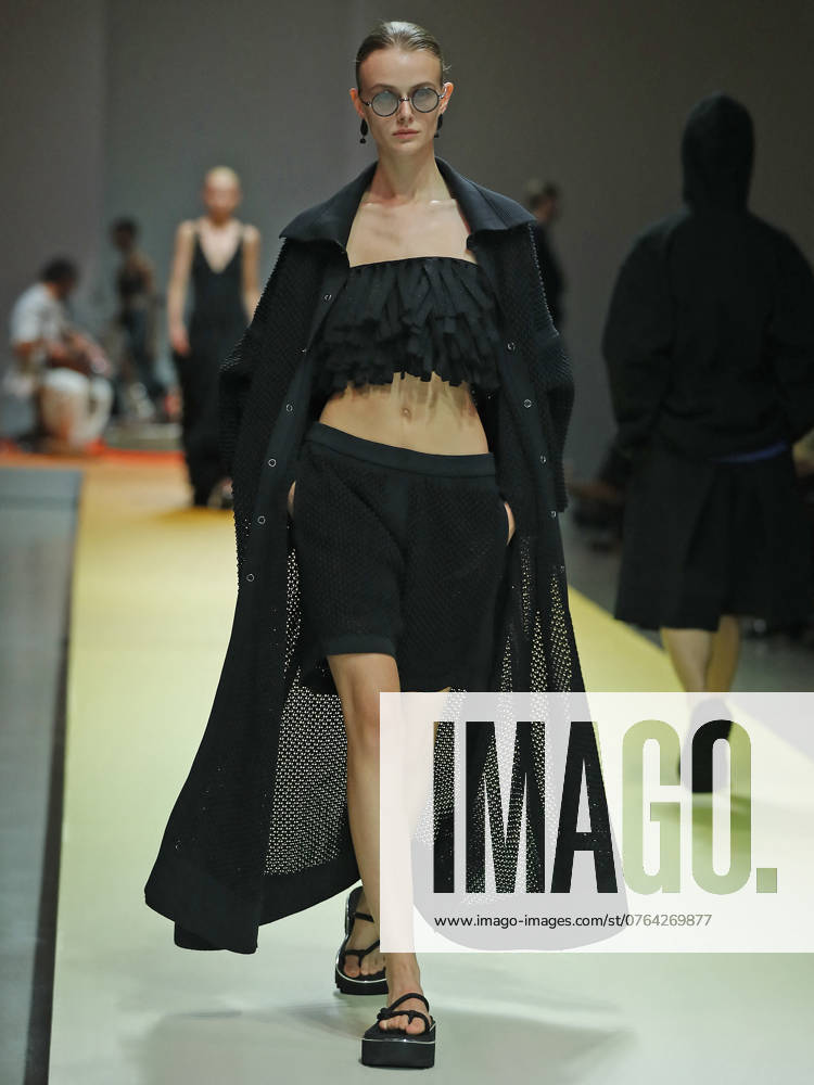 PFW - CFCL Runway A model walks the runway during the CFCL Womenswear Spring-Summer 2025 show as part of Paris Fashion Week on September 23, 2024 in Paris, France. Photo by Alain-Gil Gonzalez ABACAPRESS.COM Paris France