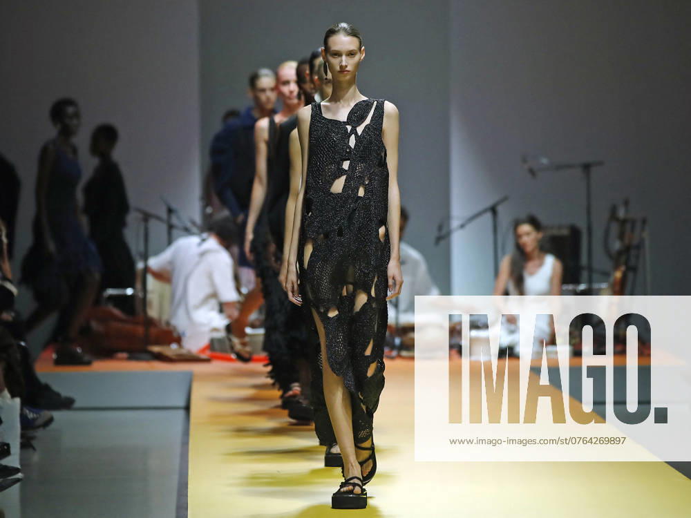 PFW - CFCL Runway A model walks the runway during the CFCL Womenswear Spring-Summer 2025 show as part of Paris Fashion Week on September 23, 2024 in Paris, France. Photo by Alain-Gil Gonzalez ABACAPRESS.COM Paris France