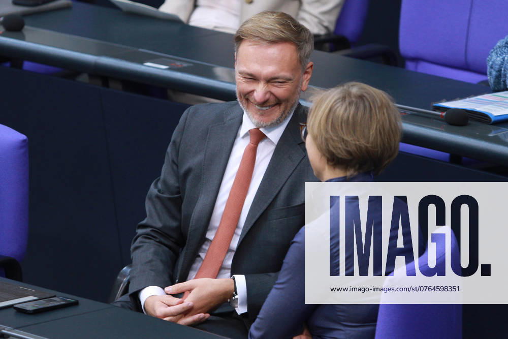 German Bundestag 187 Bundestag session Federal Minister of Finance Christian Lindner FDP and Franziska Brantner, Greens, Parliamentary State Secretary to the Federal Minister of Economics and Climate Protection, in conversation