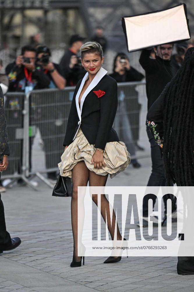 PFW Louis Vuitton Outside Arrivals Zendaya arriving at Louis Vuitton show during Paris Fashion Week in Paris, France on October 1, 2024. Photo by Julien Reynaud APS-Medias ABACAPRESS.COM Paris France
