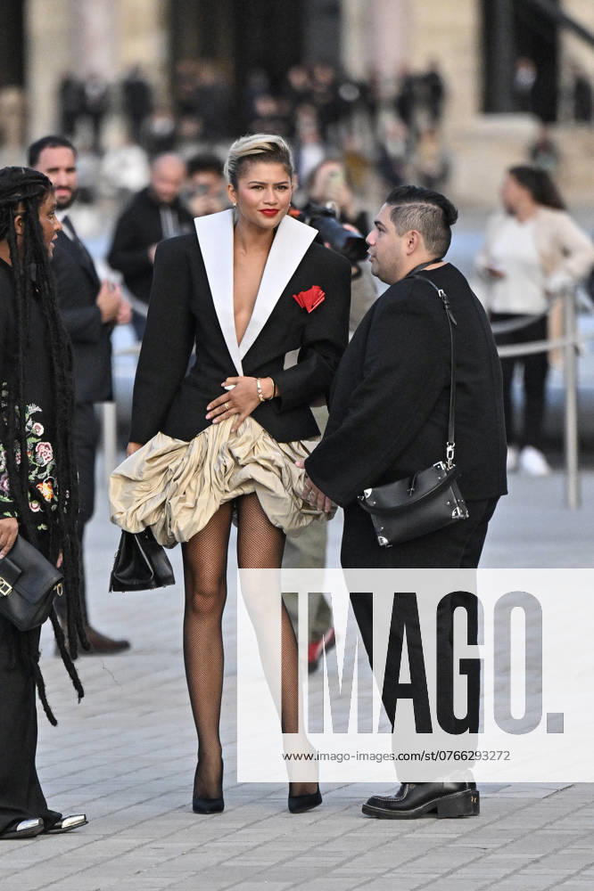 PFW Louis Vuitton Outside Arrivals Zendaya arriving at Louis Vuitton show during Paris Fashion Week in Paris, France on October 1, 2024. Photo by Julien Reynaud APS-Medias ABACAPRESS.COM Paris France