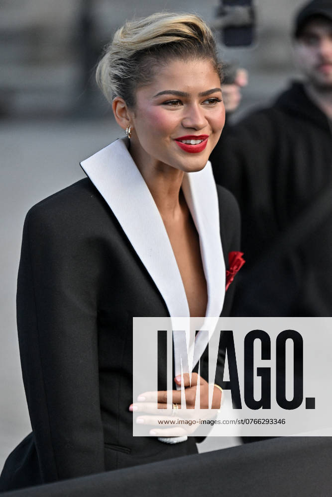 PFW Louis Vuitton Outside Arrivals Zendaya arriving at Louis Vuitton show during Paris Fashion Week in Paris, France on October 1, 2024. Photo by Julien Reynaud APS-Medias ABACAPRESS.COM Paris France
