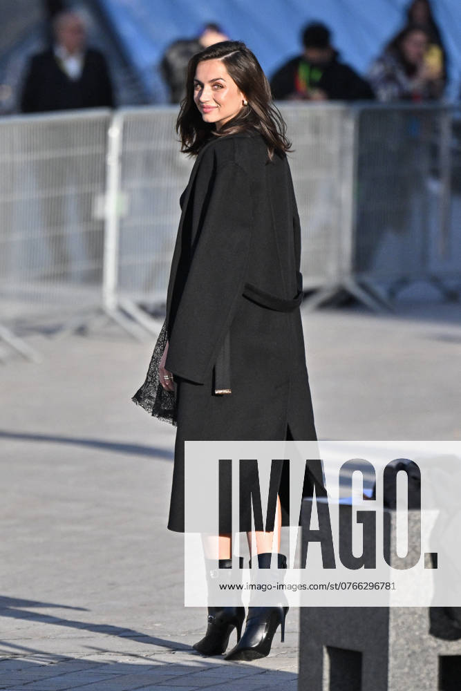 PFW Louis Vuitton Outside Arrivals Ana de Armas arriving at Louis Vuitton show during Paris Fashion Week in Paris, France on October 1, 2024. Photo by Julien Reynaud APS-Medias ABACAPRESS.COM Paris France