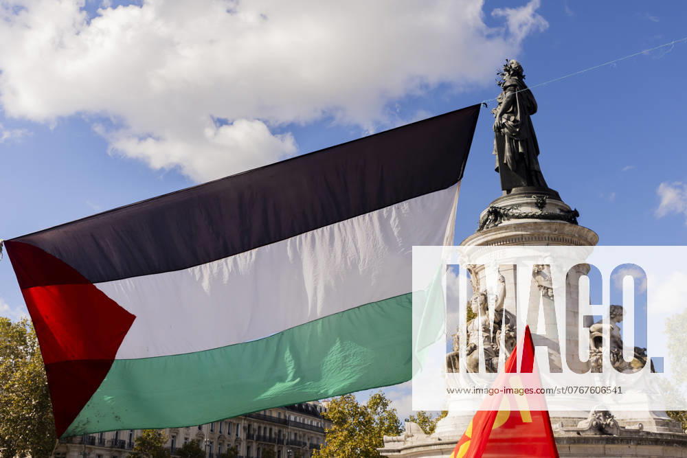Paris, France October 5, 2024 - Demonstration organized by the Association France Palestine Solidarità (AFPS) to denounce Israel s war in Gaza and Lebanon. Pro-Palestinian demonstrators are participating in national marches across EMEA to mark the start of Israel s war in Gaza after the Hamas attacks of October 7th 2023. They are calling for a ceasefire in the Middle East and an end to the supply of arms to Israel GUERRE, MANIFESTATION PRO PALESTINIENNE, GAZA, PROCHE ORIENT, MOYEN ORIENT, MIDDLE EAST, LIBAN, CONFLIT, GEOPOLITIQUE, ISRAEL, MANIFESTANTS, ARABES, POLITIQUE, GOUVERNEMENT, DIASPORA, MOUVEMENT DE RESISTANCE, TERRITOIRES PALESTINIENS OCCUPES, PLACE DE LA REPUBLIQUE, DRAPEAU PALESTINIEN