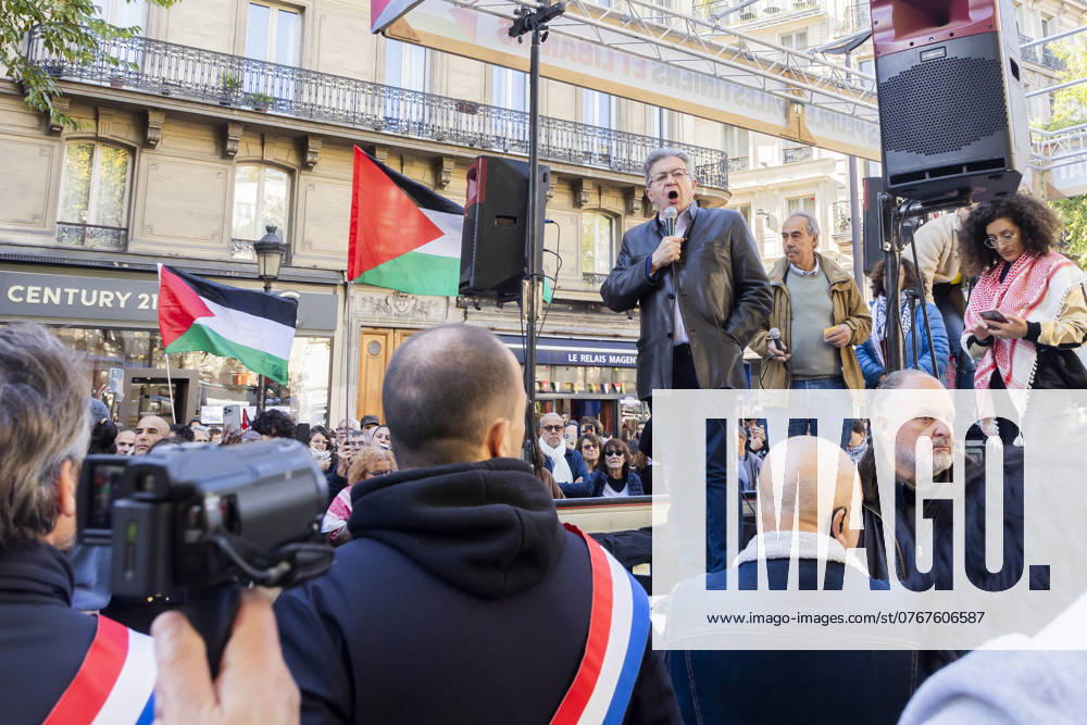 Paris, France October 5, 2024 - Demonstration organized by the Association France Palestine Solidarità (AFPS) to denounce Israel s war in Gaza and Lebanon. Pro-Palestinian demonstrators are participating in national marches across EMEA to mark the start of Israel s war in Gaza after the Hamas attacks of October 7th 2023. They are calling for a ceasefire in the Middle East and an end to the supply of arms to Israel - Jean-Luc Melenchon GUERRE, MANIFESTATION PRO PALESTINIENNE, GAZA, PROCHE ORIENT, MOYEN ORIENT, MIDDLE EAST, LIBAN, CONFLIT, GEOPOLITIQUE, ISRAEL, MANIFESTANTS, ARABES, POLITIQUE, GOUVERNEMENT, DIASPORA, MOUVEMENT DE RESISTANCE, TERRITOIRES PALESTINIENS OCCUPES