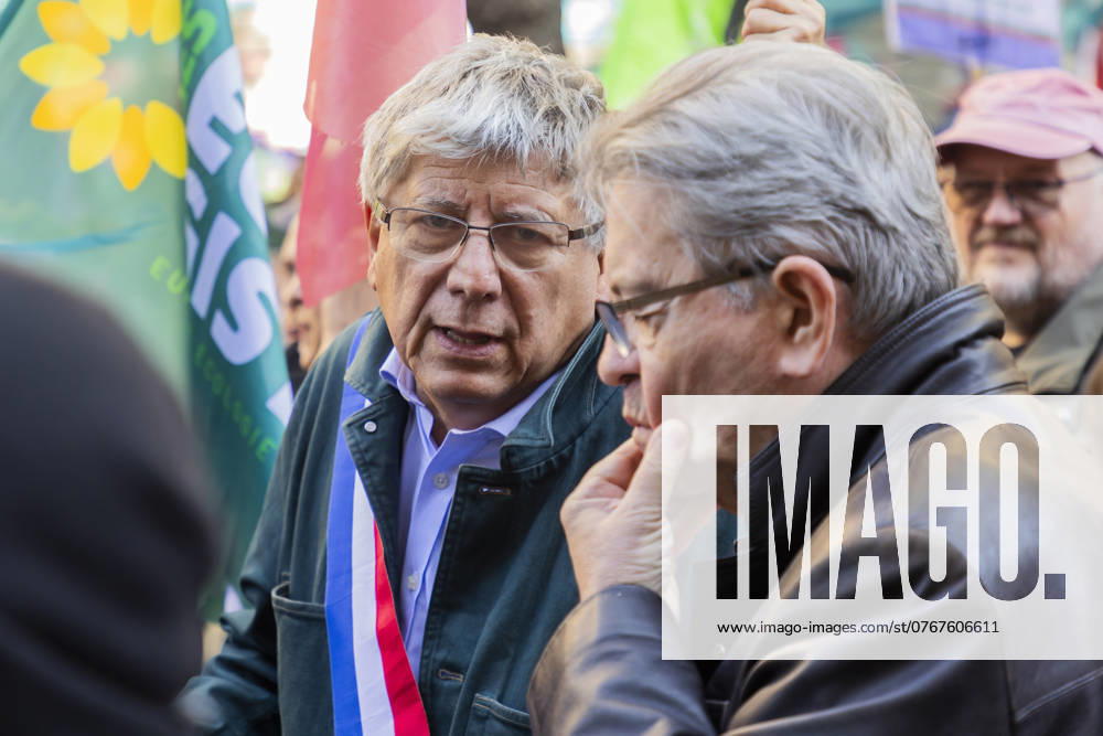 Paris, France October 5, 2024 - Demonstration organized by the Association France Palestine SolidaritÃ (AFPS) to denounce Israel s war in Gaza and Lebanon. Pro-Palestinian demonstrators are participating in national marches across EMEA to mark the start of Israel s war in Gaza after the Hamas attacks of October 7th 2023. They are calling for a ceasefire in the Middle East and an end to the supply of arms to Israel - Eric Coquerel, Jean-Luc Melenchon GUERRE, MANIFESTATION PRO PALESTINIENNE, GAZA, PROCHE ORIENT, MOYEN ORIENT, MIDDLE EAST, LIBAN, CONFLIT, GEOPOLITIQUE, ISRAEL, MANIFESTANTS, ARABES, POLITIQUE, GOUVERNEMENT, DIASPORA, MOUVEMENT DE RESISTANCE, TERRITOIRES PALESTINIENS OCCUPES, DETTE SOUVERAINE, BUDGET 2025, ECONOMIE