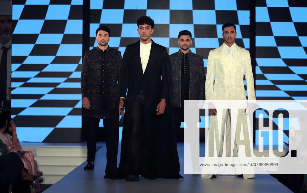 (241009) -- COLOMBO, Oct. 9, 2024 -- Models present creations during a fashion show featuring wedding dresses held in Colombo, Sri Lanka on Oct. 8, 2024. (Photo by Xinhua) SRI LANKA-COLOMBO-FASHION SHOW-WEDDING DRESSES AjithxPerera