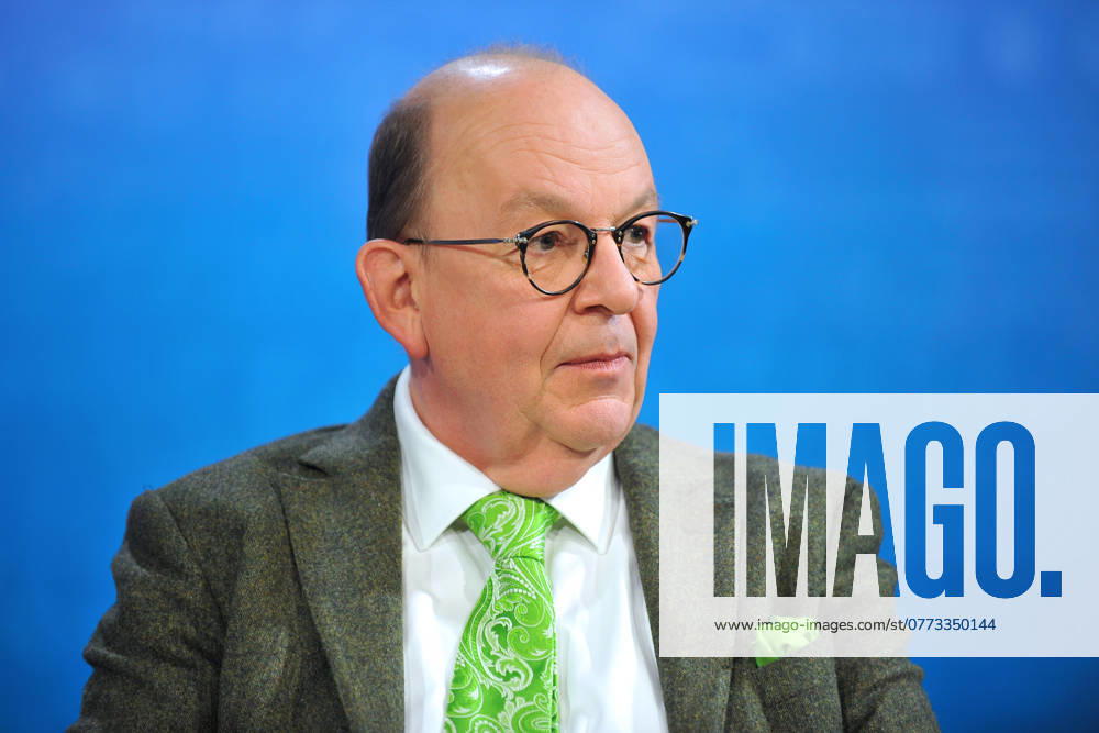 Frankfurt Book Fair 2024 Literary critic Denis Scheck on 17 10 2024 at the Frankfurt Book Fair 20241017MWI010121