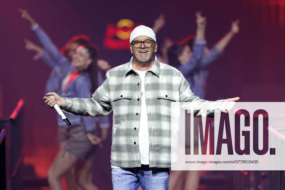 Pop singer DJ Ötzi at the party hit event Mountain Mania, the biggest apres ski party since the invention of winter in the Lanxess Arena Cologne, 08 11 2024 NRW Germany