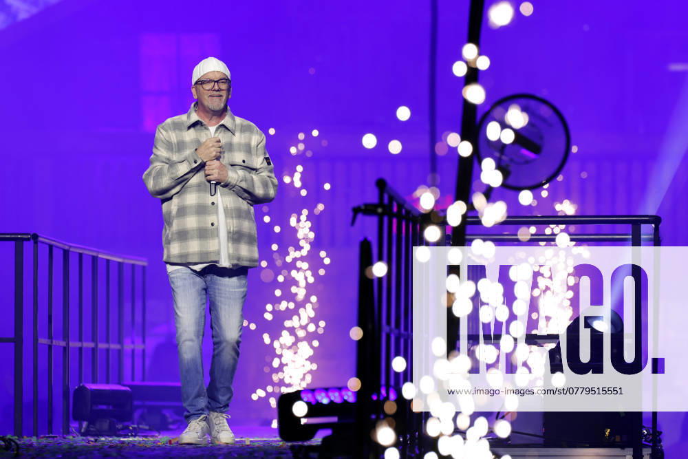 Pop singer DJ Ötzi at the party hit event Mountain Mania, the biggest apres ski party since the invention of winter in the Lanxess Arena Cologne, 08 11 2024 NRW Germany