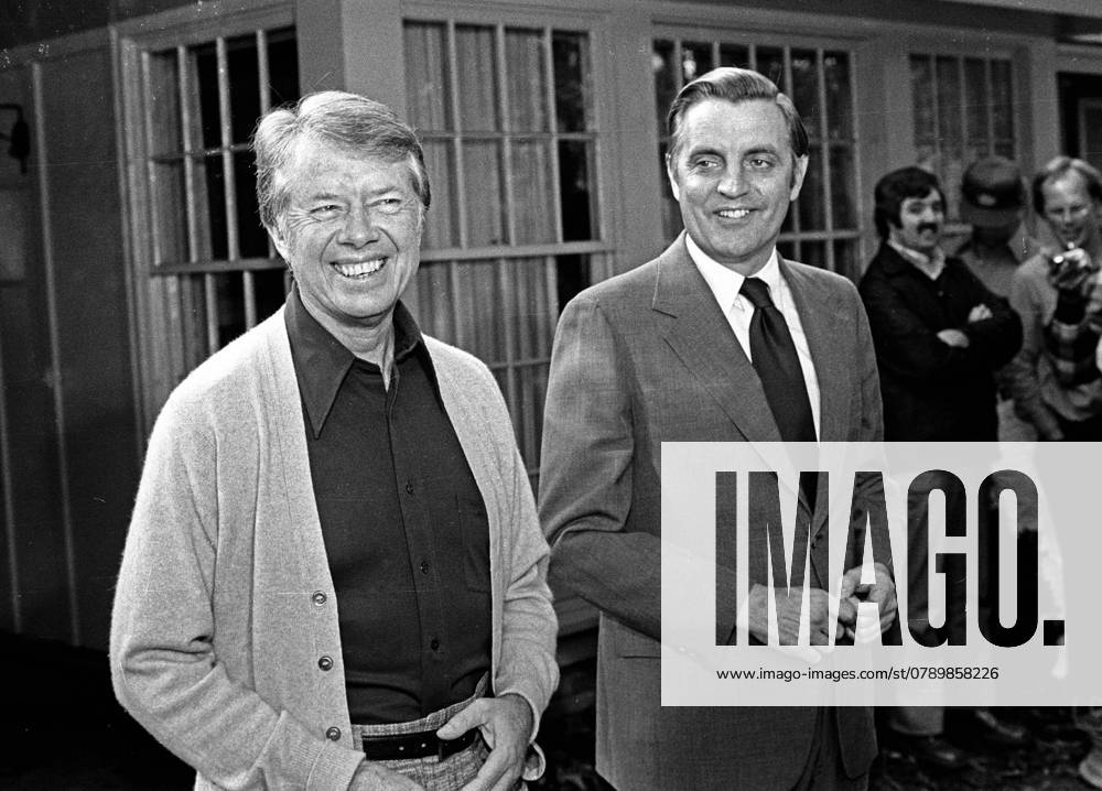 Jimmy Carter Dies Aged 100 United States President-elect Jimmy Carter, left, and US Vice President Walter Mondale, right, meet in Plains, Georgia prior to a post-election press conference on November 4, 1976. Photo by Benjamin E. Gene Forte CNP ABACAPRESS.COM Plains Georgia United States