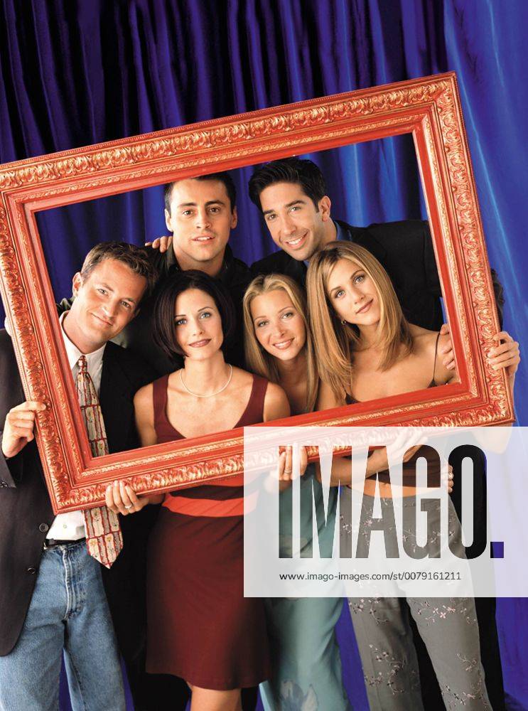 Film Still from Friends Matthew Perry, Courteney Cox Arquette, Matt LeBlanc, Lisa Kudrow, Matt LeBlanc, Lisa Kudrow, David Schwimmer, Jennifer Aniston circa 1999 - 2000 Photo Credit: Jon Ragel 30973341