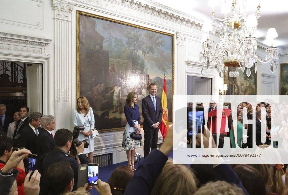 Spain s King Felipe VI (C-R) and Queen Letizia (C-L) during a meeting with the Spanish coummunity who live in London held at Spanish embassy in London, UK, 13 July 2017. Spanish Royal Couple is on a three day official visit in the country. SPAIN S KING FELIPE VI DURING A BUSINESSMEN MEETING BETWEEN UK AND SPAIN !ACHTUNG: NUR REDAKTIONELLE NUTZUNG!