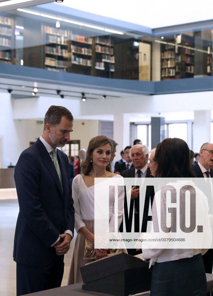 Spain s King Felipe VI (L) and Queen Letizia (C) visit Oxford s Weston Library in London, Britain, 14 July 2017. Spanish Royal Couple is on a three day official visit in the United Kingdom. Spain s King Felipe VI and Queen Letizia visit UK !ACHTUNG: NUR REDAKTIONELLE NUTZUNG!