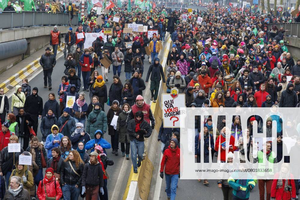 Protesters pictured during a national demonstration against the new government declaration, organized by the three national trade unions, Thursday 13 February 2025 in Brussels. NICOLASxMAETERLINCK 112369451