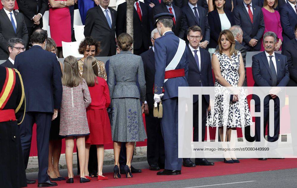 Spain s King Felipe Vi (C-R), and Queen Letizia (C-L), and their daughters princesses Sofia (2-L, front) and Leonor (3-L, front) shake hand with several regional presidents during the army parade to mark Spain s National Day in downtown Madrid, Spain, 12 October 2017. Some 3,900 people, including troops, Civil Guard officers, policemen, 78 planes and 84 vehicles are to take part in the parade. SPAIN NATIONAL DAY CELEBRATIONS !ACHTUNG: NUR REDAKTIONELLE NUTZUNG!