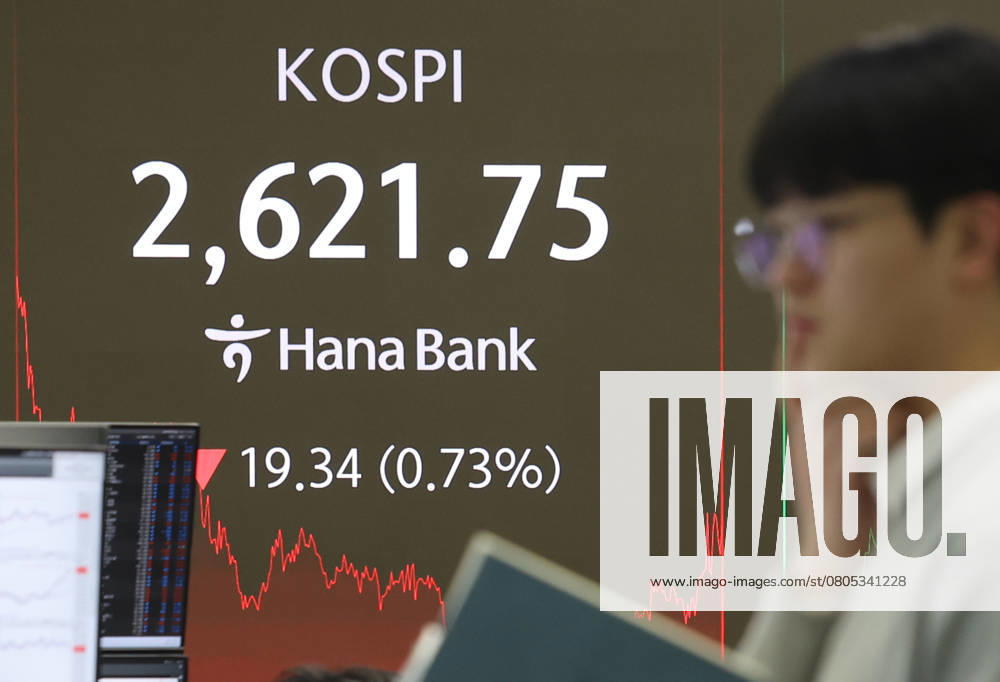 KOSPI falls KOSPI falls A financial data screen in the dealing room of Hana Bank in Seoul on Feb. 27, 2025, shows the benchmark Korea Composite Stock Price Index having fallen 19.34 points, or 0.73 percent, to close at 2,621.75. South Korean stocks ended lower due to escalating concerns over a possible tariff war threatened by U.S. President Donald Trump despite better-than-expected earnings from artificial intelligence chip giant Nvidia. (Yonhap) 2025-02-27 15:52:13 < 1980-2025 YONHAPNEWS AGENCY. .> ¼­¿ïÆ¯º°½Ã