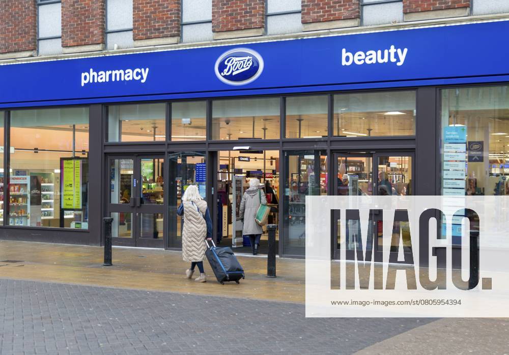 Boots pharmacy chemist shop, High Street, Stadt Lincoln, Lincolnshire, England, UK Boots pharmacy chemist shop, High Street, city of Lincoln, Lincolnshire, England, UK