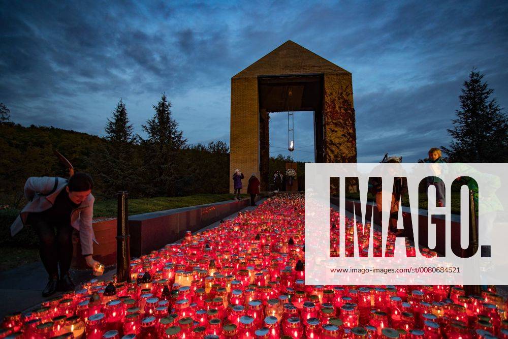 Allerheiligen in Kroatien All Saints Day 01.11.2017., Zagreb, Croatia - A large number of citizens visited the graves of their loved ones at the The Crematorium Cemetery - Gaj urni on All Saints Day. DavorxPuklavec PIXSELL