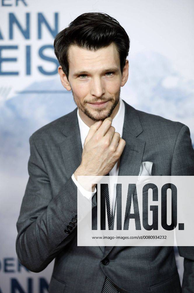Sabin Tambrea at the Premiere the Movie the Man out the Ice in Zoo Palace Berlin 21 11 2017 Foto:xS.xGabschx xFuturexImage