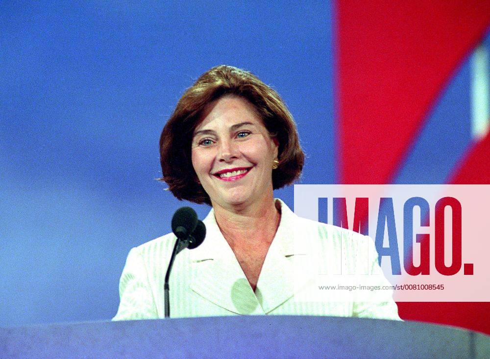 San Diego, California, United States of America - Laura Bush, wife of Governor George W. Bush (Republican of Texas) speaks at the 1996 Republican National Convention at the San Diego Convention Center in San Diego, California on August 12, 1996. .Credit: CNP San Diego United States of America - ZUMAs152 19960812_zaa_s152_023