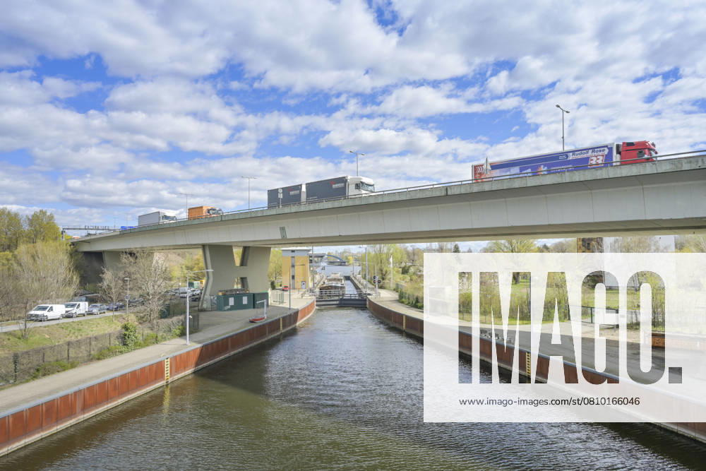 Rudolf Wissell Bridge, A100, Spree, lock, Charlottenburg, Berlin, Germany