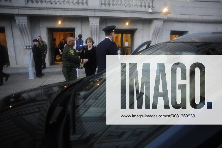 San Francisco, California, USA - Senator Dianne Feinstein leave the San Francisco City Hall. San Francisco USA - ZUMAw332 20171217_zap_w332_032