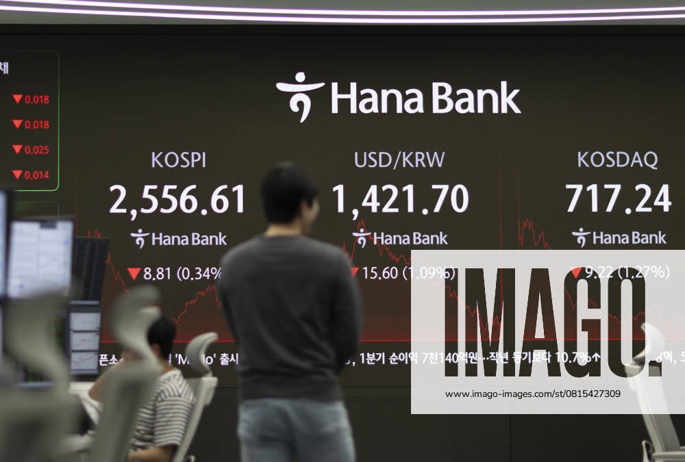 KOSPI falls KOSPI falls A financial data screen in the dealing room of Hana Bank in Seoul on April 30, 2025, shows the benchmark Korea Composite Stock Price Index having fallen 8.81 points, or 0.34 percent, to close at 2,556.61. Seoul shares closed lower, led by a slump in tech, auto and battery stocks, as Samsung Electronics reported sluggish semiconductor business performance in its first-quarter earnings. (Yonhap) 2025-04-30 16:10:01 < 1980-2025 YONHAPNEWS AGENCY. .> ¼­¿ïÆ¯º°½Ã
