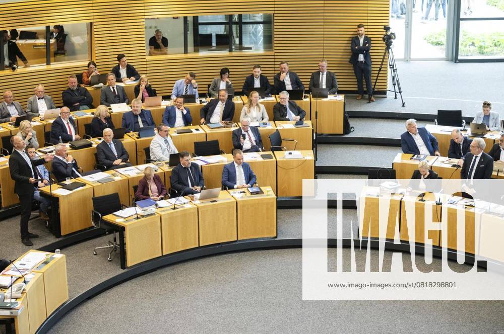 8 THURINGIAN STATE PARLIAMENT 16 PLENARY SESSION 14 05 2025 Erfurt Thuringian State Parliament 8 Election Period 16 Plenary Session in the photo Ringo Mühlmann AfD , far left, and Georg Maier SPD , Thuringian Minister of the Interior,