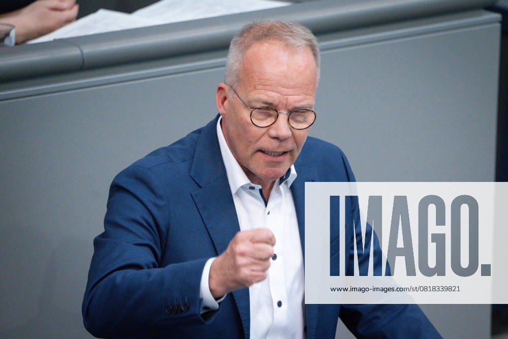 German Bundestag, 3rd plenary session Matthias Miersch SPD in portrait with energetic gesture during his speech on the agenda item questioning the Federal Government at the 3rd session of the German Bundestag in Berlin, 14 05 2025 Berlin Berlin Germany