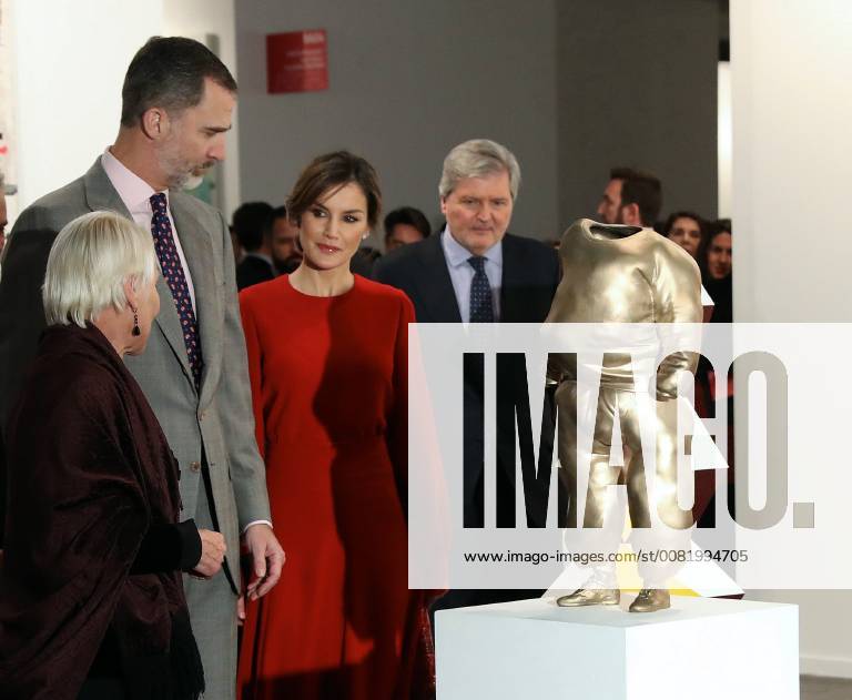 Spain s King Felipe VI (2L) and Queen Letizia (C), chat with Portuguese gallery owner Cristina Guerra (L), as they observe the sculpture He-Pop , by Austrian artist Erwin Wurm, during the opening of ARCO 2018 at Ifema exhibition site in Madrid, Spain, 22 February 2018. A total of 208 art galleries from 29 countries take part in the 37 edition of ARCO, which runs from 21 to 25 February 2018. Spanish Royals open ARCO 2018 !ACHTUNG: NUR REDAKTIONELLE NUTZUNG!