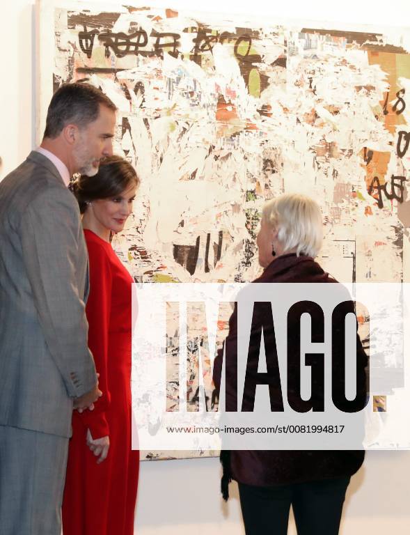 Spain s King Felipe VI (L) and Queen Letizia (C), chat with Portuguese gallery owner Cristina Guerra (R), as they attend the opening of ARCO 2018 at Ifema exhibition site in Madrid, Spain, 22 February 2018. A total of 208 art galleries from 29 countries take part in the 37 edition of ARCO, which runs from 21 to 25 February 2018. Spanish Royals open ARCO 2018 !ACHTUNG: NUR REDAKTIONELLE NUTZUNG!