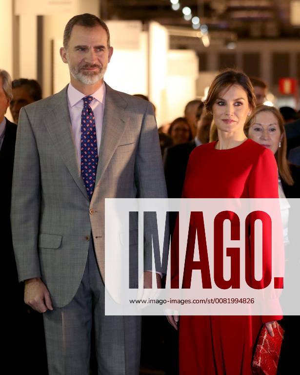 Spain s King Felipe VI (L) and Queen Letizia (C), chat with Portuguese gallery owner Cristina Guerra (R), as they attend the opening of ARCO 2018 at Ifema exhibition site in Madrid, Spain, 22 February 2018. A total of 208 art galleries from 29 countries take part in the 37 edition of ARCO, which runs from 21 to 25 February 2018. Spanish Royals open ARCO 2018 !ACHTUNG: NUR REDAKTIONELLE NUTZUNG!