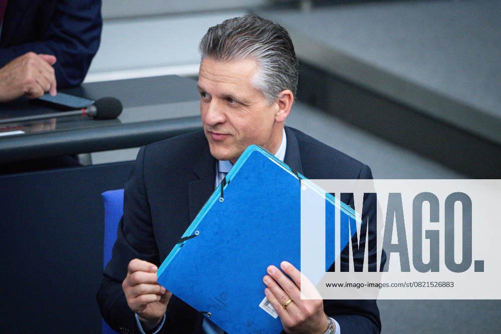 German Bundestag, 10th plenary session Thorsten Frei, Federal Minister for Special Tasks and Head of the Federal Chancellery in the briefcase on the government bench at the 10th session of the German Bundestag in Berlin, 05 06 2025 Berlin Berlin Germany