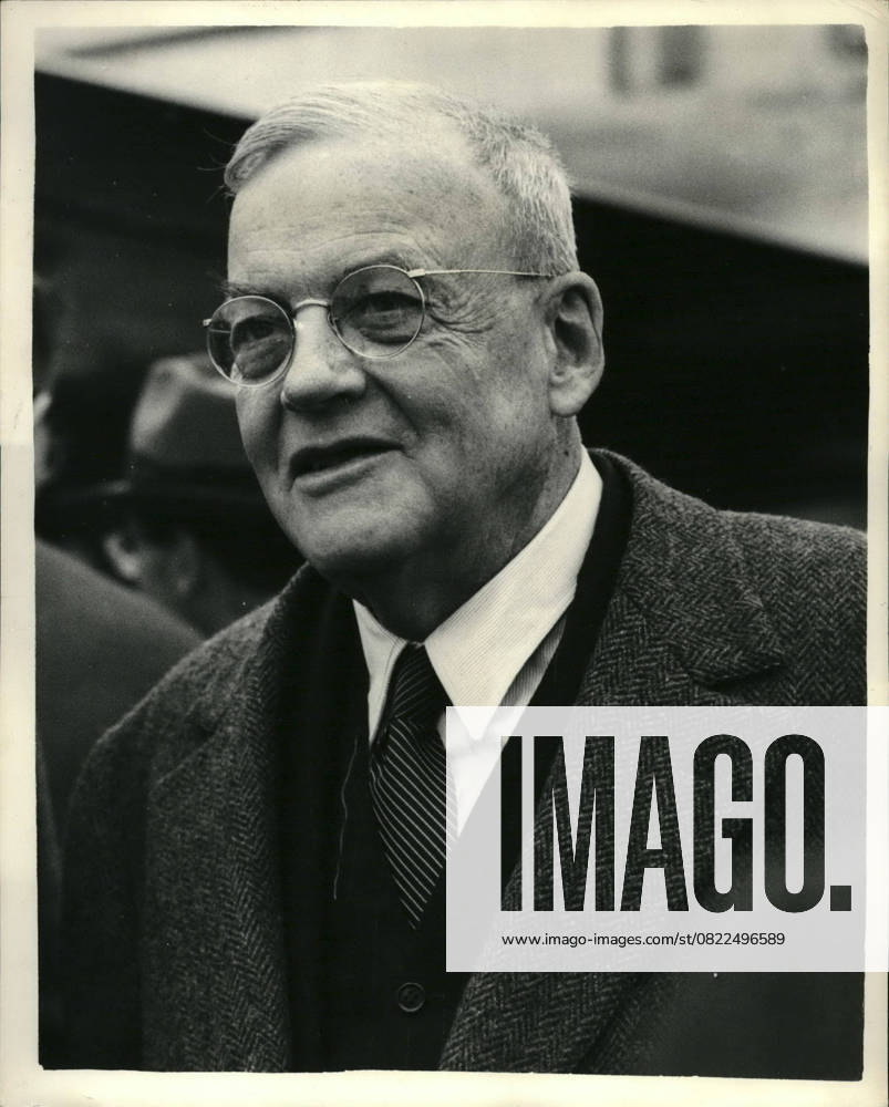 US politics Government 1 August 1956 Suez Canal Crisis Mr Dulles comes in London to US Foreign Minister John Foster Dulles met Today Tomorrow on London Airport a he meets itself with Members the British and French Government, at Measures to Combat the Suez Canal Appropriation through Colonel Nass