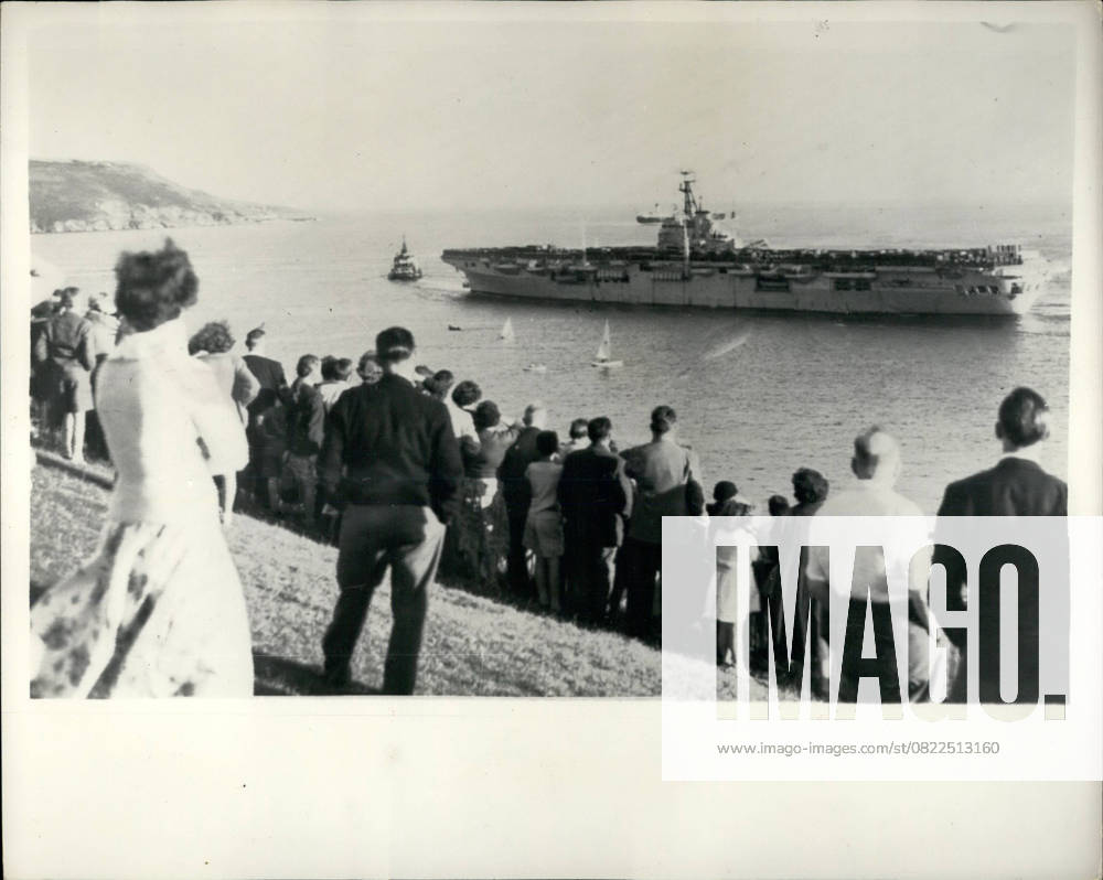 Categorized become 8 August 1956 – further Troops break in the Crisis area of Suez Canal at HMS Ocean in Plymouth the Photo shows the View of Aircraft carrier HMS Ocean, as he yesterday Plymouth – with further Troops and Inventories to Board – in Direction of Crisis area of Suez Canal left
