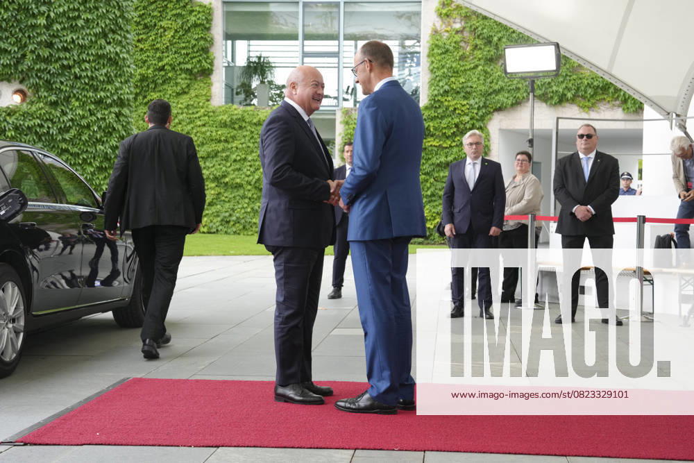 Federal Chancellor Merz receives Austrian Federal Chancellor Stocker Federal Chancellor Friedrich Merz together with Federal Chancellor Chistian Stocker at the handshake on arrival at the Federal Chancellery, Berlin, 27 06 2025 Berlin Berlin Germany