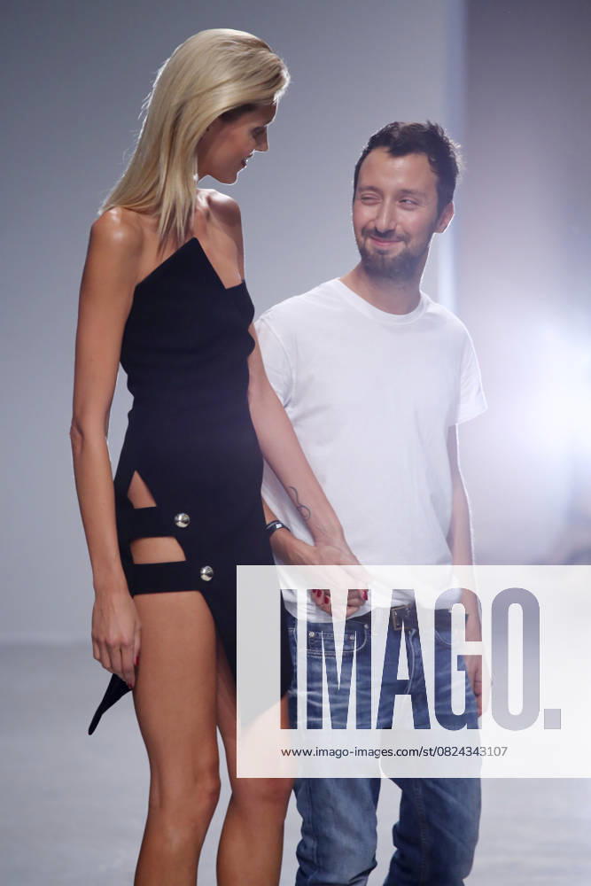 Defile de mode pret a porter printemps ete 2014 Anthony Vaccarello a Paris le 24 septembre 2013 Anthony Vaccarello fashion show ready to wear Spring Summer 2014 during the fashion week in Paris on September 24, 2013 PARIS France