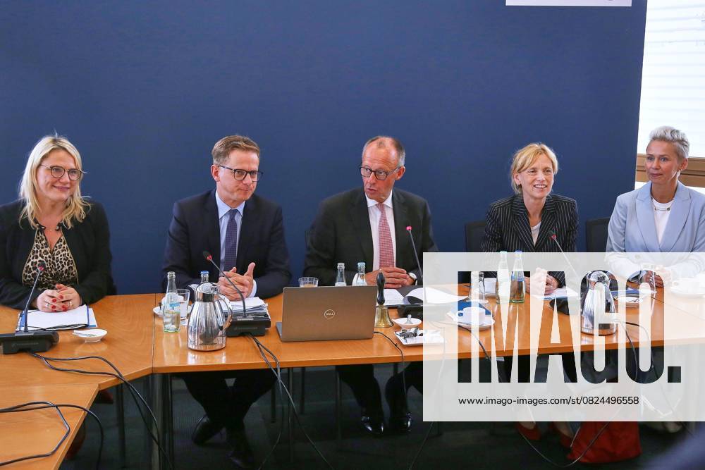 Konrad Adenauer Haus CDU Federal Executive Committee Meeting L R Christina Stumpp, Carsten Linnemann, Federal Chancellor Friedrich Merz CDU , Federal Minister of Education, Family Affairs, Senior Citizens, Women and Youth Karin Prien CDU , Silvia Breher