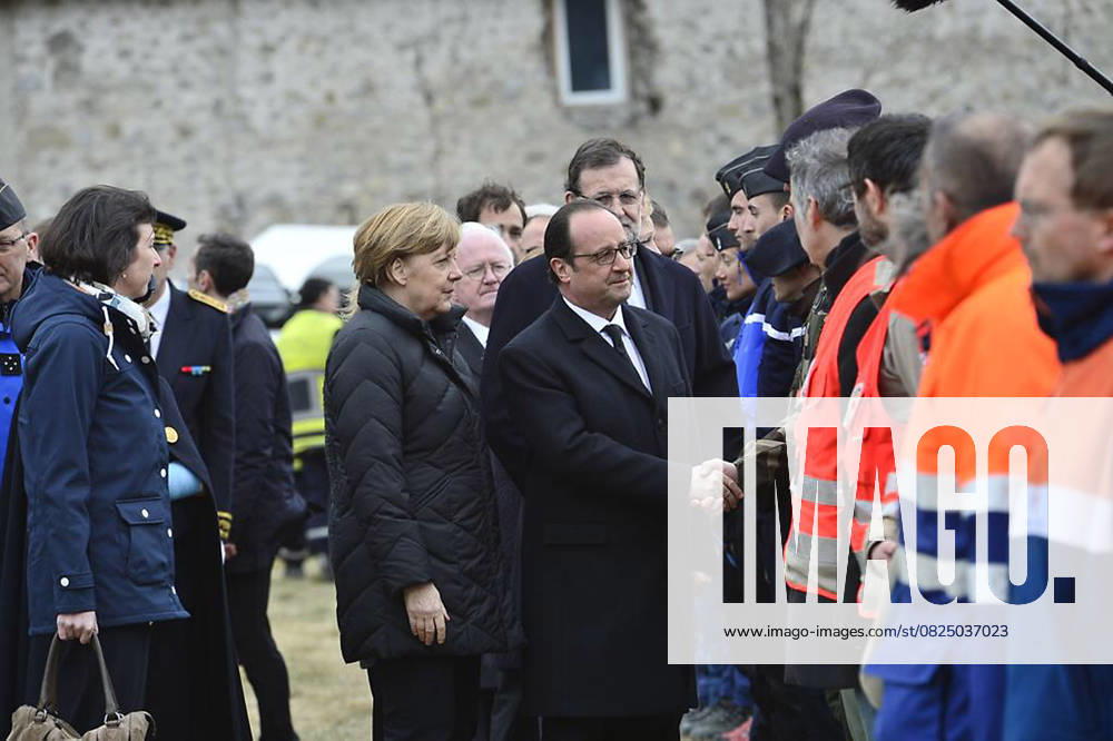 François Hollande, Angela Merkel et Mariano Rajoy salute les secours et gendarmes à Seyne les Alpes le 25 mars 2015 suite à laccident de lairbus A320 de la compagnie Germanwings qui sest crashée le 24 mars 2015 et qui a fait 150 victimes François Hollande, Angela Merkel and Maria