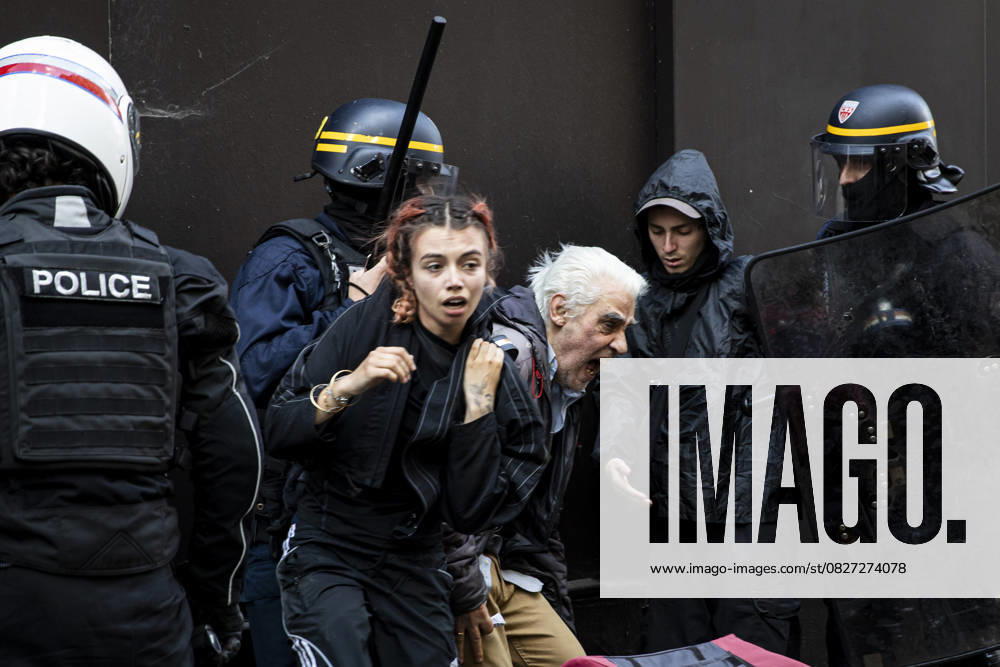 Clashes erupt between police and protesters during May Day rally in Paris PARIS, FRANCE - MAY 01: Scuffles broke out between police and demonstrators during Labour Day rally, as thousands took to the streets demanding better wages and labor conditions in Paris, France on May 01, 2025. France World. Editorial use only. Please get in touch for any other usage.