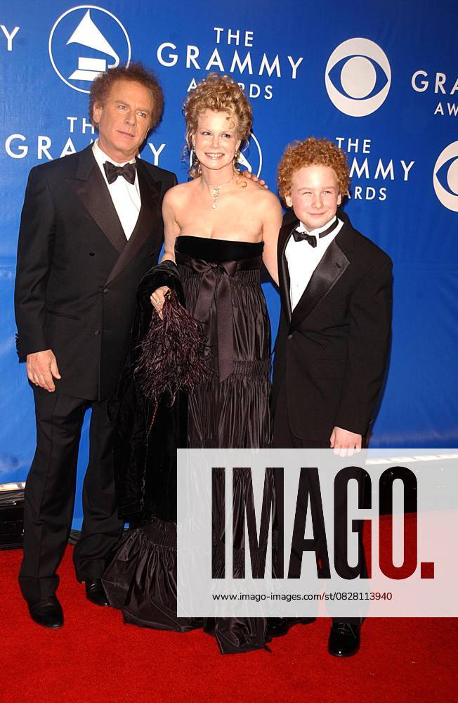 GRAMMY ARRIVAL AR Feb. 23, 2003 - K29243AR SD02 23 2003.45TH ANNUAL GRAMMY AWARDS (ARRIVALS).AT M.S.G. , NYC.. ANDREA RENAULT ART GARFUNKEL AND FAMILY