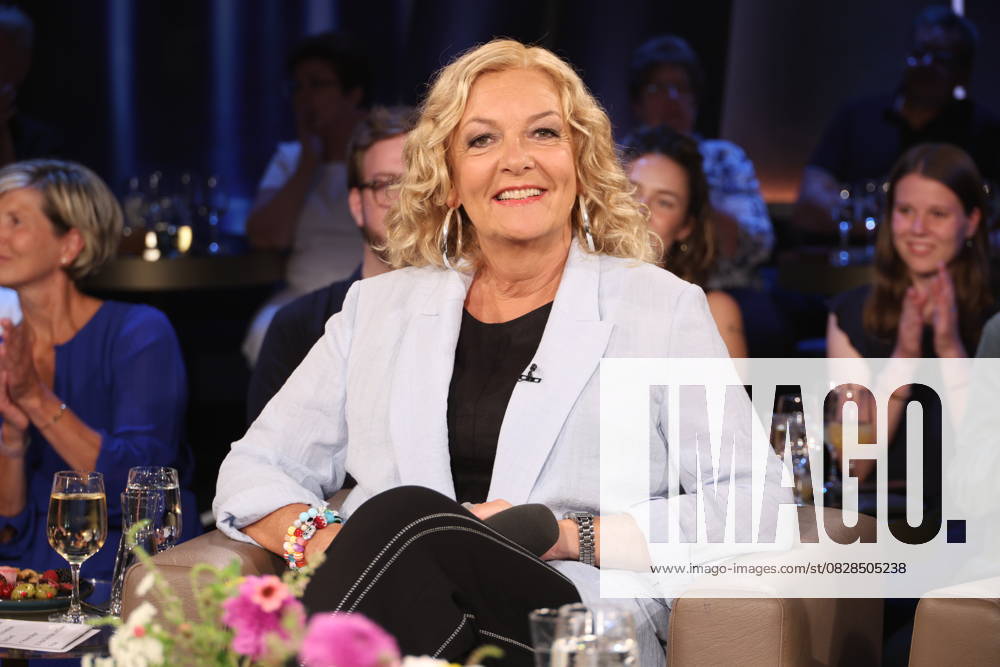 Bettina Tietjen hosts the NDR Talk Show, photo session on 11 7 2025 before the recording of the talk show, broadcast on 1 8 2025 in the 3 program of NDR television, Hamburg Lokstedt television studio
