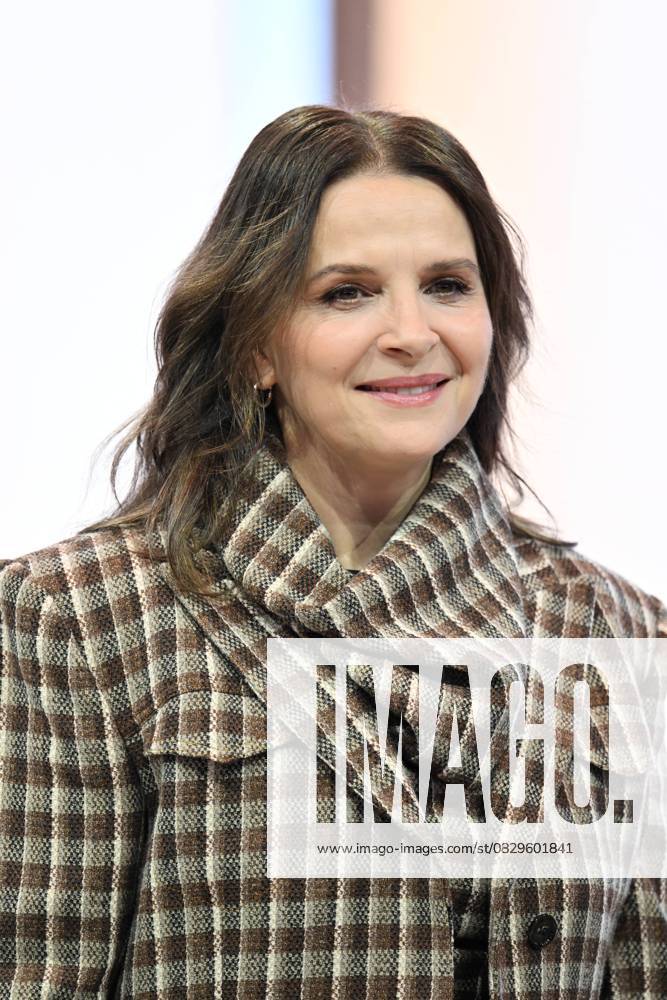 Paris Motor Show 2024 PARIS, FRANCE - OCTOBER 14: French actress Juliette Binoche attends a press conference at the German car maker BMW on the media day of the Mondial de l Automobile (Paris Motor Show) at the Porte de Versailles Exhibition Center in Paris, France on October 14, 2024. France World. Editorial use only. Please get in touch for any other usage.