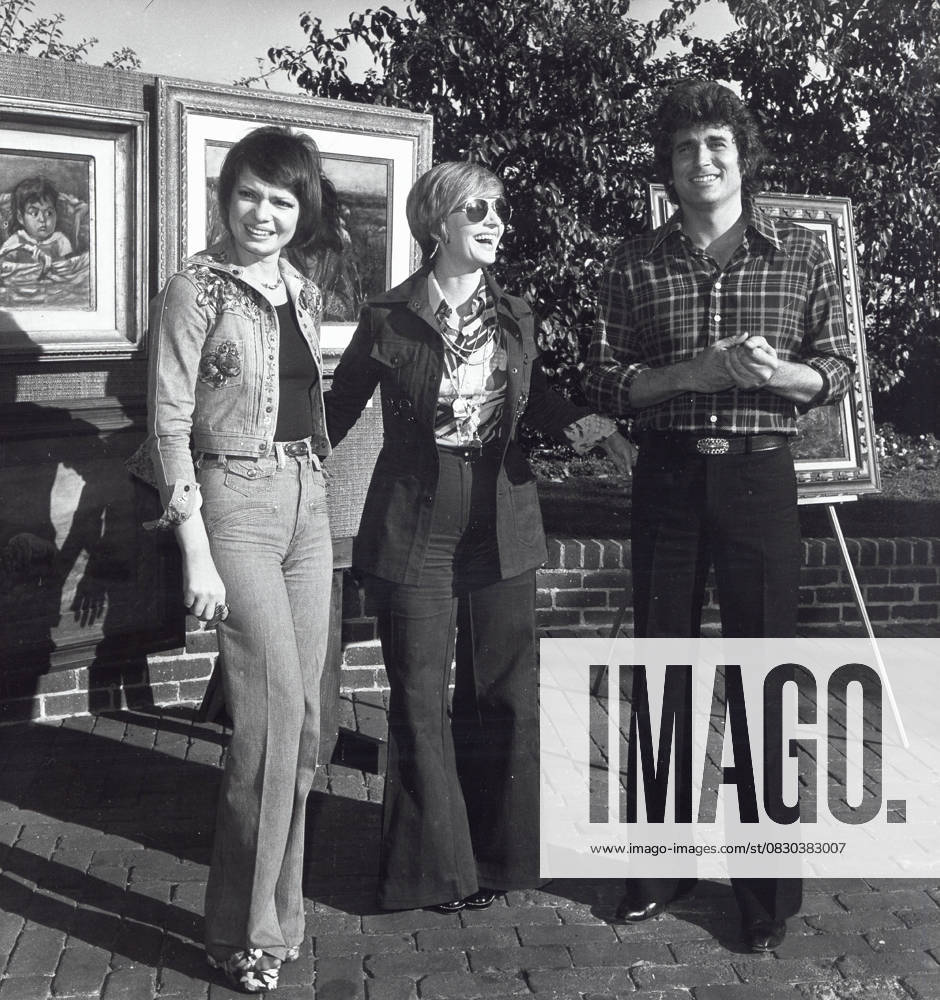 Entertainment News - Nov. 18, 2011 Nov. 18, 2011 - FLORENCE HENDERSON with Karen Valentine and Michael Landon.