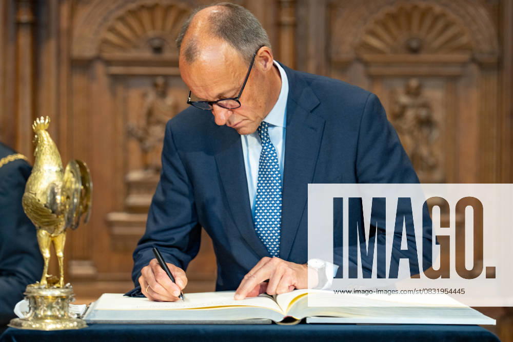 Federal Chancellor Friedrich Merz signs the City of Münsters Golden Book in the Friedenssaal Chancellors inaugural visit to North Rhine-Westphalia Münster , Münster North Rhine-Westphalia Germany City Hall